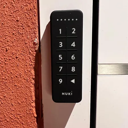 F1 4-bedrooms With Parking, Ac & Pool 8 To 10 Guests