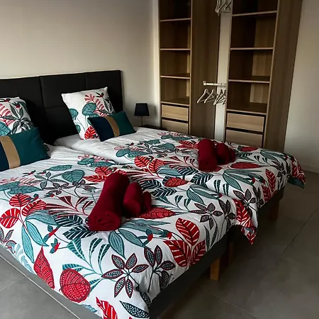 F1 4-bedrooms With Parking, Ac & Pool 8 To 10 Guests Villa