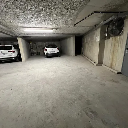 F1 4-bedrooms With Parking, Ac & Pool 8 To 10 Guests Villa *