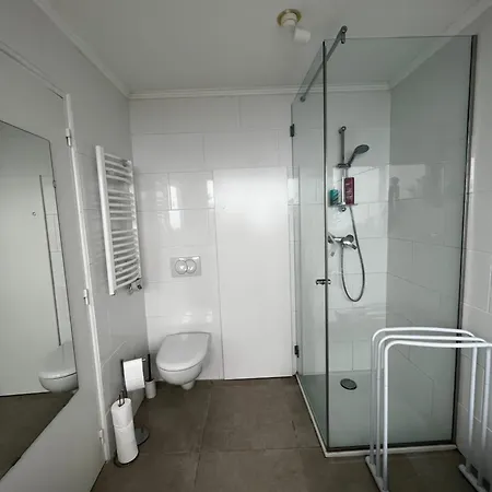 F1 4-bedrooms With Parking, Ac & Pool 8 To 10 Guests Villa