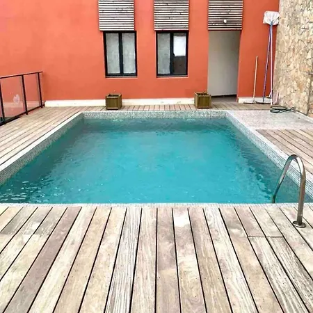 F1 4-bedrooms With Parking, Ac & Pool 8 To 10 Guests